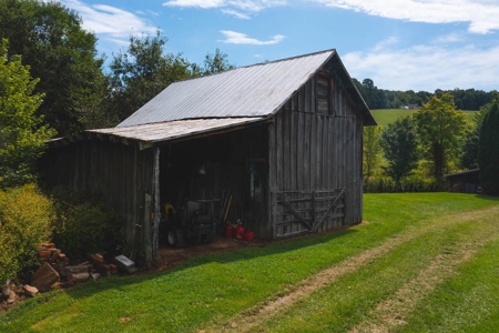 Stunning Farmhouse for Sale in Floyd VA! - image 25