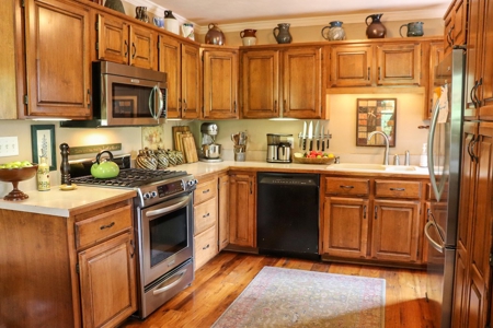 Stunning Farmhouse for Sale in Floyd VA! - image 5