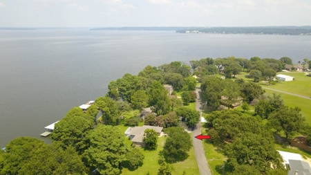 Waterfront Vacation Home For Sale On Lake Palestine, East Tx - image 5