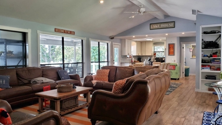 Waterfront Vacation Home For Sale On Lake Palestine, East Tx - image 8