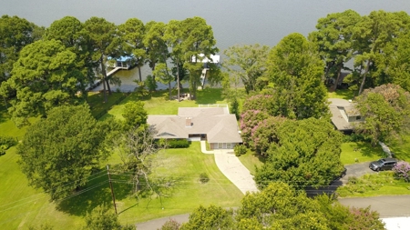 Waterfront Vacation Home For Sale On Lake Palestine, East Tx - image 3