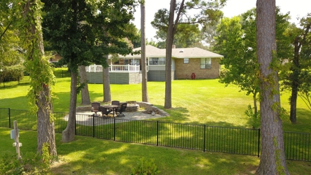 Waterfront Vacation Home For Sale On Lake Palestine, East Tx - image 47