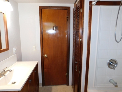Charming Cottage For Sale In Lake Palestine Community - image 14