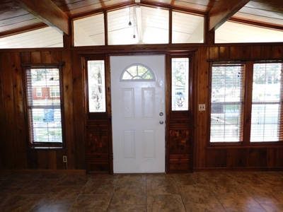 Charming Cottage For Sale In Lake Palestine Community - image 8