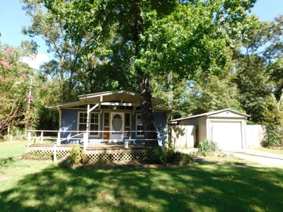 Charming Cottage For Sale In Lake Palestine Community - image 32