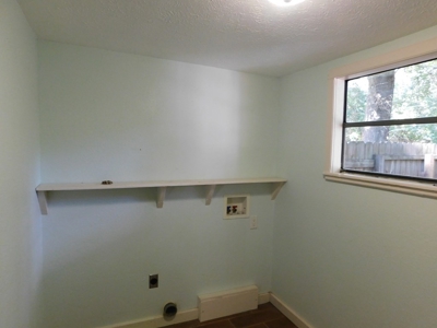 Charming Cottage For Sale In Lake Palestine Community - image 22
