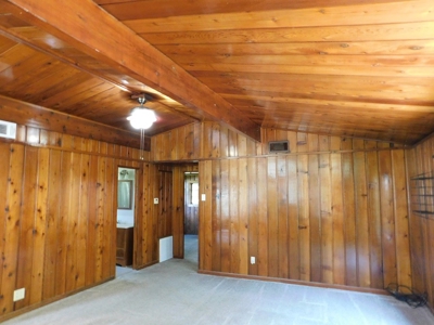 Charming Cottage For Sale In Lake Palestine Community - image 3