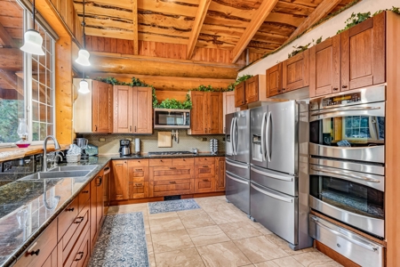 Large Custom Log Home for Sale in Cotopaxi, Colorado - image 11
