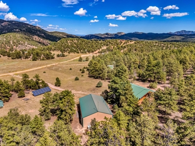 Large Custom Log Home for Sale in Cotopaxi, Colorado - image 39