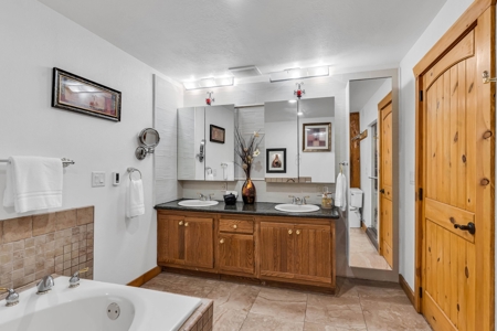 Large Custom Log Home for Sale in Cotopaxi, Colorado - image 21