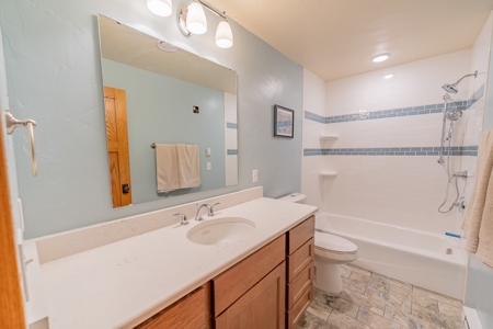 Hotchkiss Country Home With Ponds Irrigated Acreage For Sale - image 17