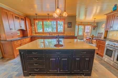 Hotchkiss Country Home With Ponds Irrigated Acreage For Sale - image 11