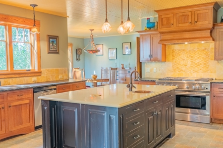 Hotchkiss Country Home With Ponds Irrigated Acreage For Sale - image 12