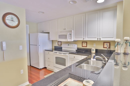 Beautiful Condo In Suwannee Florida! - image 6
