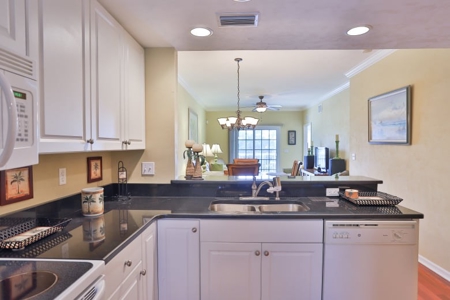 Beautiful Condo In Suwannee Florida! - image 5