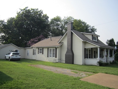 Historic Home in Town for Sale in Hohenwald, Tennessee - image 2
