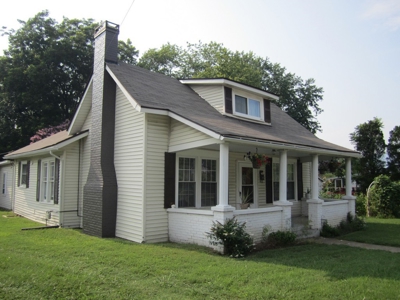 Historic Home in Town for Sale in Hohenwald, Tennessee - image 3