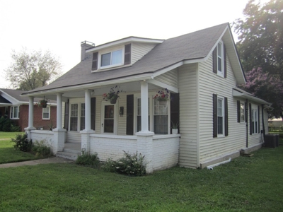 Historic Home in Town for Sale in Hohenwald, Tennessee - image 1