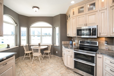 Home with Equestrian barn for sale in Dayton, WA - image 12