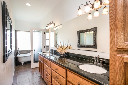 Home with Equestrian barn for sale in Dayton, WA - image 8