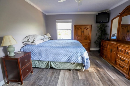 Santa Fe River Waterfront Home! - image 18