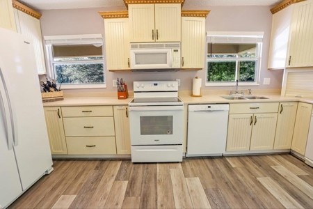 Santa Fe River Waterfront Home! - image 14