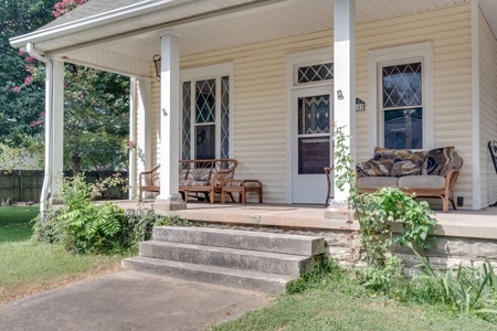 Historic Home in Town for Sale in Mount Pleasant, Tennessee - image 4