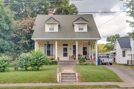 Historic Home in Town for Sale in Mount Pleasant, Tennessee - image 1