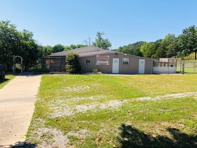 Building with 10 acreage For sale in Missouri - image 5