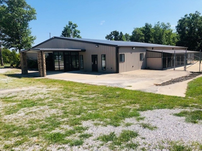 Building with 10 acreage For sale in Missouri - image 1