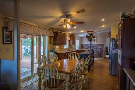 Large Home with Large Workshop / Garage For sale, Has Well - image 8