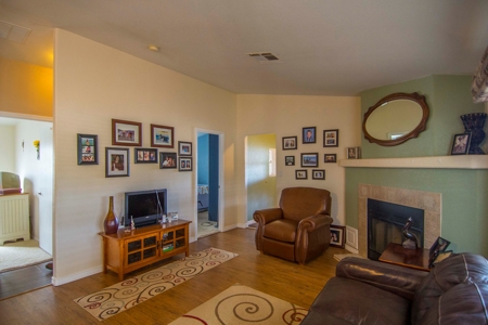 Large Home with Large Workshop / Garage For sale, Has Well - image 12