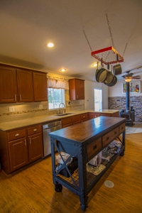 Large Home with Large Workshop / Garage For sale, Has Well - image 36