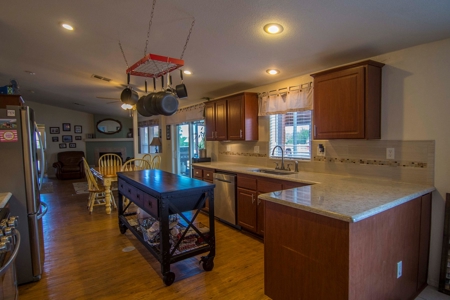 Large Home with Large Workshop / Garage For sale, Has Well - image 6