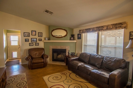 Large Home with Large Workshop / Garage For sale, Has Well - image 11
