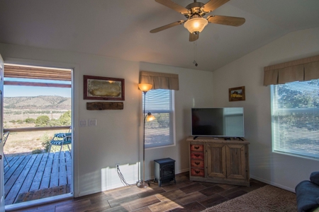 Newer Country Home on Grid in Northern AZ - image 8