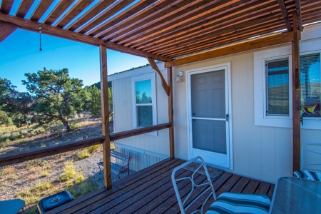 Newer Country Home on Grid in Northern AZ - image 2