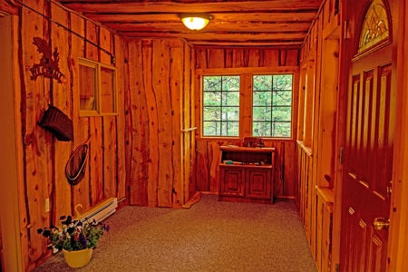 Cozy Fishing & Hunting Cabin in Sportsmen's Paradise - image 9