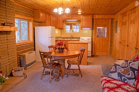 Cozy Fishing & Hunting Cabin in Sportsmen's Paradise - image 15