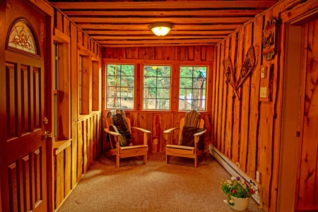 Cozy Fishing & Hunting Cabin in Sportsmen's Paradise - image 8