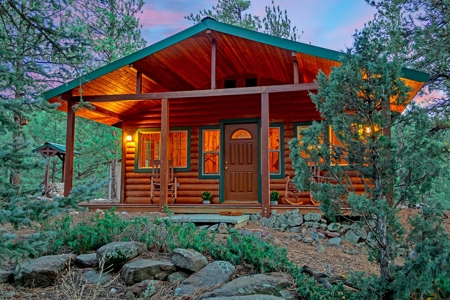 Cozy Fishing & Hunting Cabin in Sportsmen's Paradise - image 1