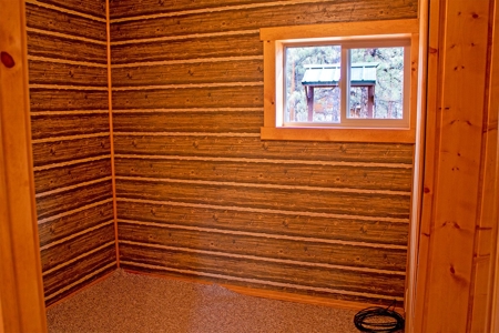 Cozy Fishing & Hunting Cabin in Sportsmen's Paradise - image 12