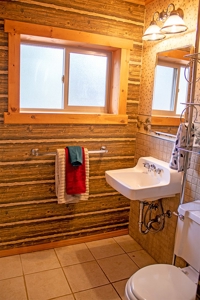 Cozy Fishing & Hunting Cabin in Sportsmen's Paradise - image 13