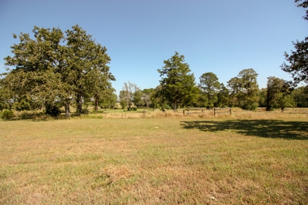 Barndominium on Acreage For Sale in Texas - image 26