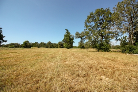 Barndominium on Acreage For Sale in Texas - image 36