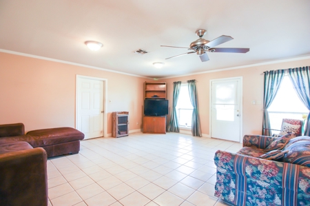 Barndominium on Acreage For Sale in Texas - image 2