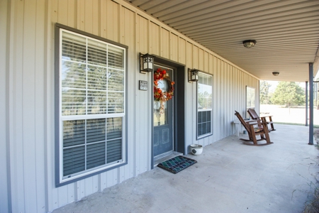Barndominium on Acreage For Sale in Texas - image 25