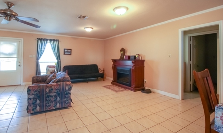 Barndominium on Acreage For Sale in Texas - image 3