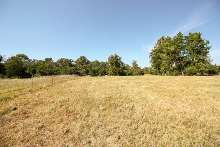 Barndominium on Acreage For Sale in Texas - image 38