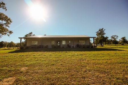 Barndominium on Acreage For Sale in Texas - image 1